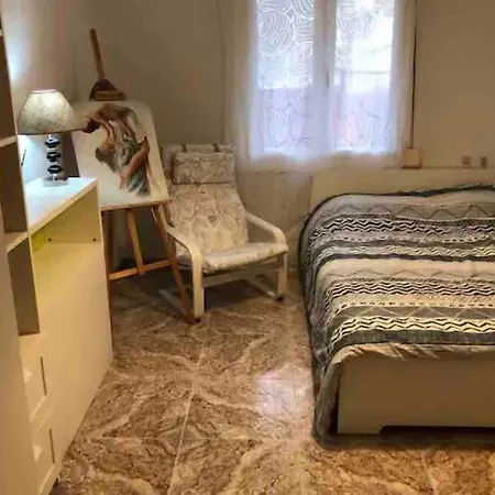 Bright & Spacious In Shared House * Эсплугес-де-Льобрегат